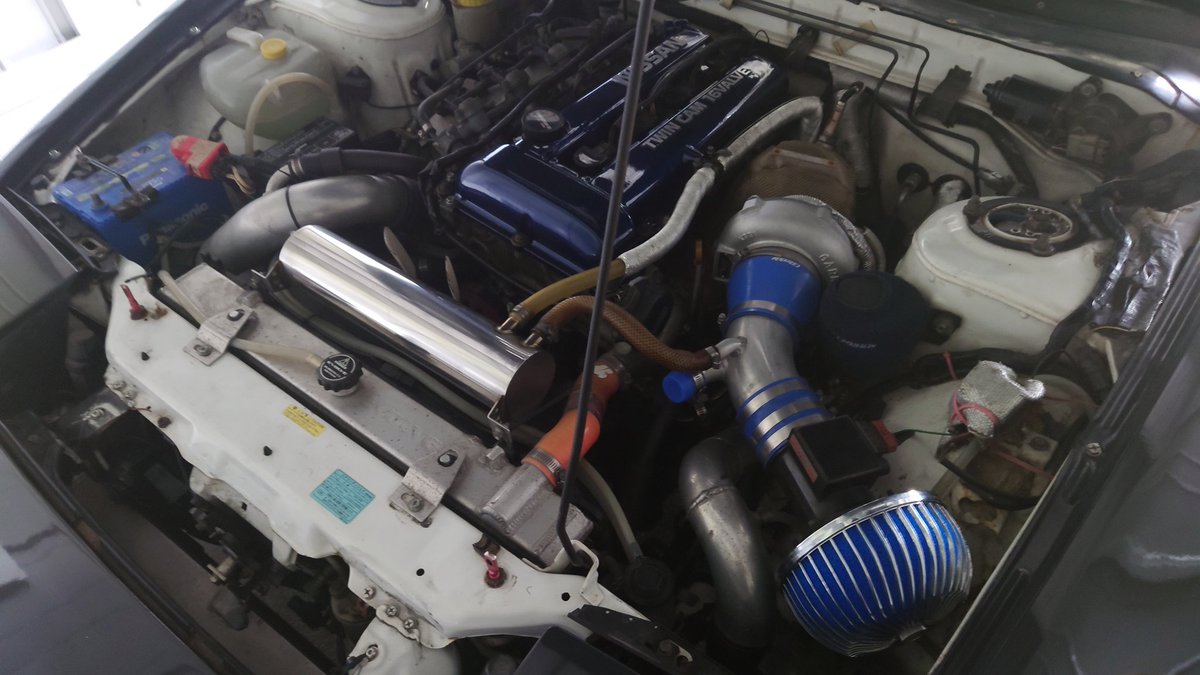 180sxのエアクリフィルターが汚くなったので交換しました！😁黄色から青色にしましたいい感じ！！👍😆