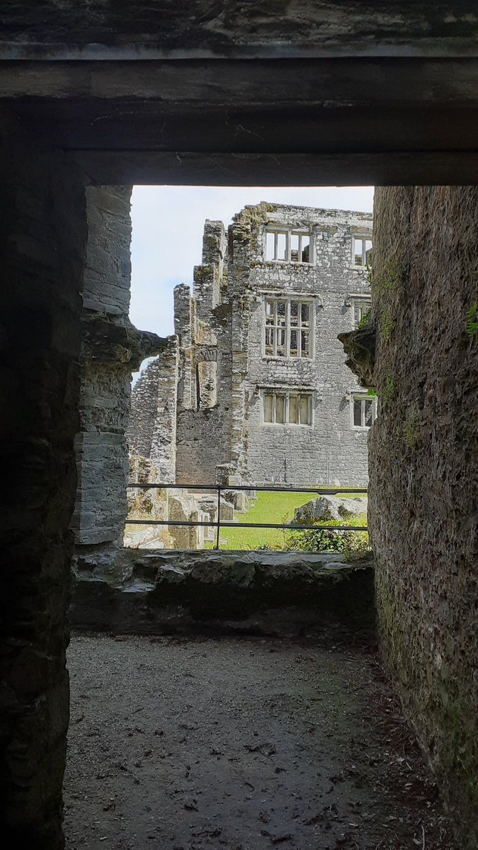 TorlandsA's tweet photo. CASTLE VISITS have been happening this week. Our students explored Berry Pomeroy Castle @EnglishHeritage in Totnes and dates back to the 15th century. #englishhistory #ThisIsAP https://t.co/LdZUfz1axn