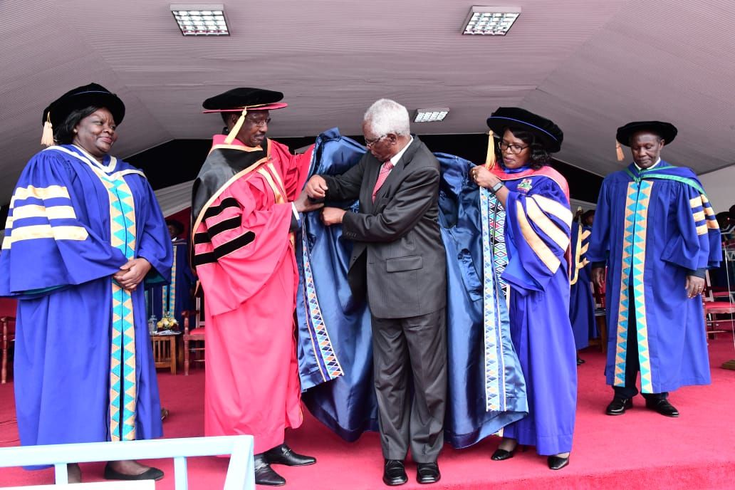 KenyattaUni's tweet photo. The installation of the Ambassador (Dr.) Francis Kirimi Muthaura as the Chancellor of Kenyatta University #KU55thGraduation #ProudToBeKU #KUClassof2024 https://t.co/ogXqifJdld