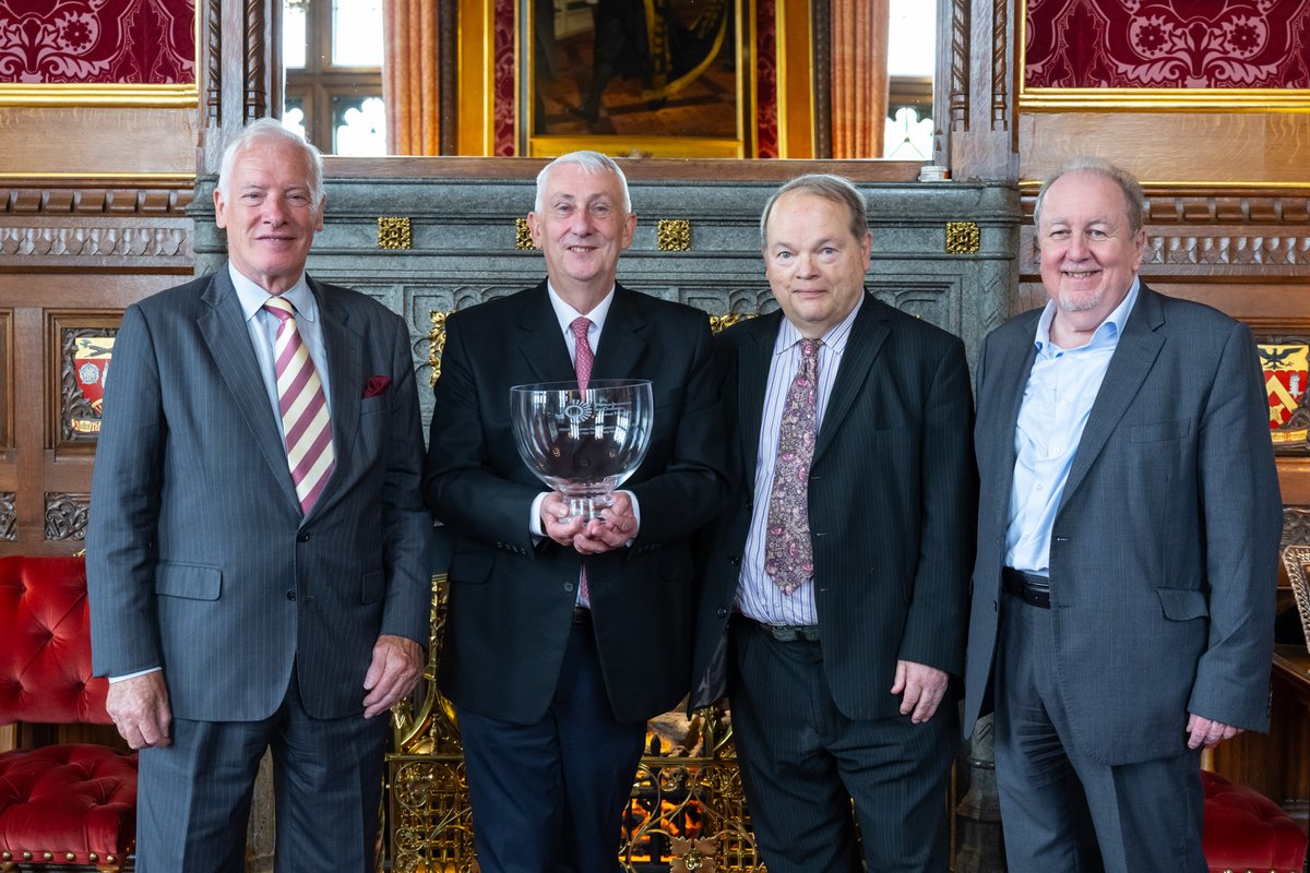 CommonsSpeaker's tweet photo. I am honoured to accept the European Parliamentary Diabetes Champion award 2024 from the Parliamentarians for Diabetes Global Network.
I hope in being open about my condition, it gives confidence to those diagnosed with Type 1 diabetes and that with the right medication... (1/2) https://t.co/16PRSkL7mC