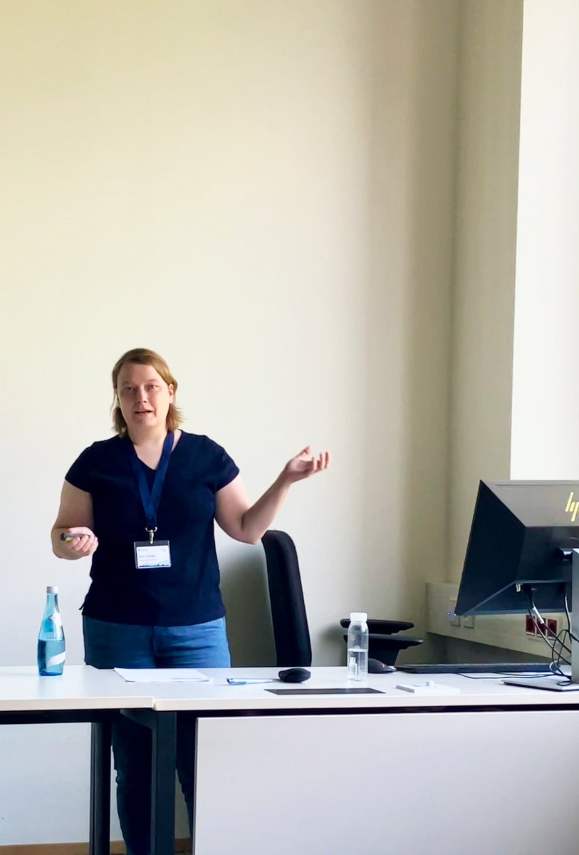 DiemerStefan's tweet photo. A tasty take on carnivalesque consumption 🍔🥑🍽️ - @uhlon_dohlenko explores the good, tasty &amp; delicious @CADS2024 in her analysis of evaluation in online eating shows: Positive, over-the-top evaluation abounds in order to create vicarious pleasure. Yummy! 😋🎓📚🏔️ #cads2024 https://t.co/ZkDQ8nOsaa