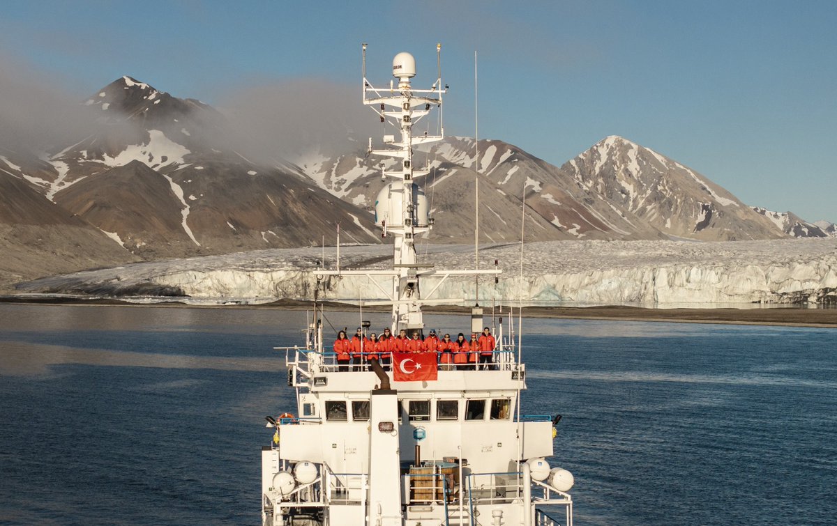 🗻 4. Ulusal Arktik Bilimsel Araştırma Seferinde, 1⃣6⃣ proje gerçekleştiriyoruz!

🛳️ 1⃣1⃣ kişilik bilim ekibimiz, Arktik Okyanusu’nda 2⃣4⃣ ayrı noktadaki çalışmalarına devam ediyor. 

🔬 Kutup Araştırmaları alanındaki projeler için bilimsel örnekleme ve çalışmalar gerçekleştiren