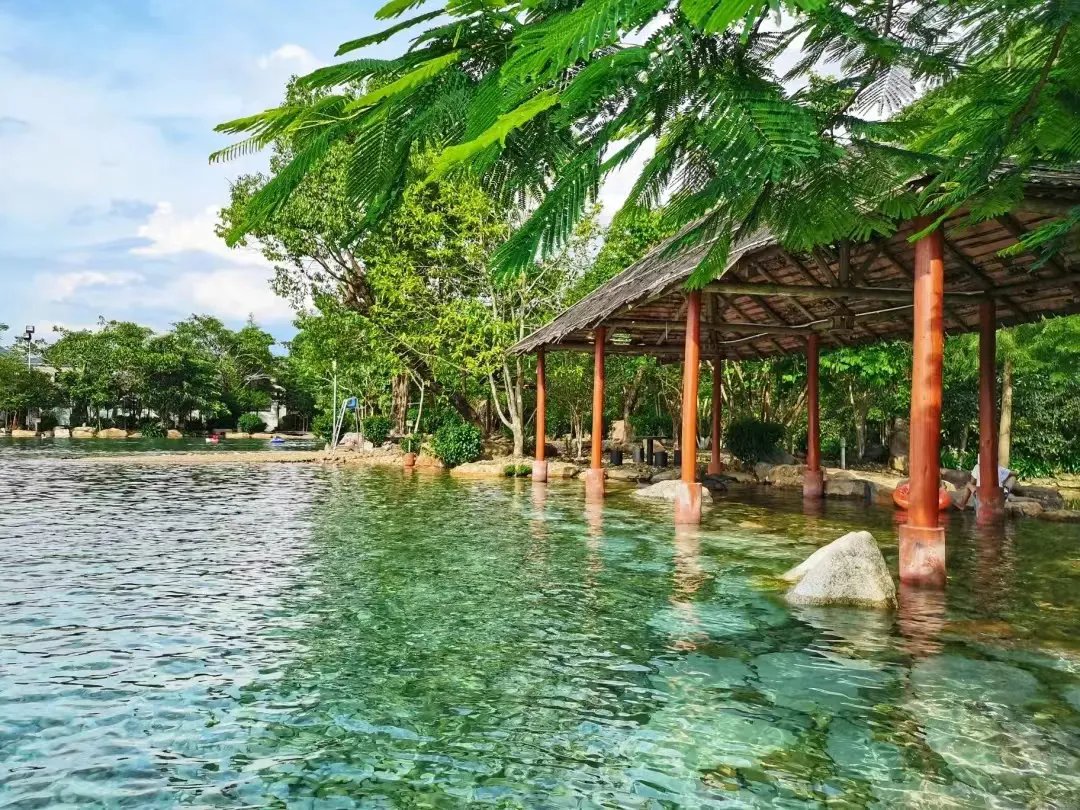 iGuangdong's tweet photo. 🌄🌊The grandeur of high mountains, the mystery of grand canyons, and the rush of rivers… all these natural beauties can be found in #Shaoguan, #Guangdong province.

How about planning a #summer trip there and savoring some coolness?😉 #VisitGD #summervibes @ShaoguanH https://t.co/RHwHTjQnkQ