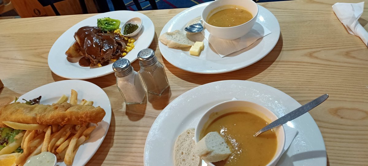 evaleucien's tweet image. Dinner, pub raffle and #breadrun night. Wish you were here :)