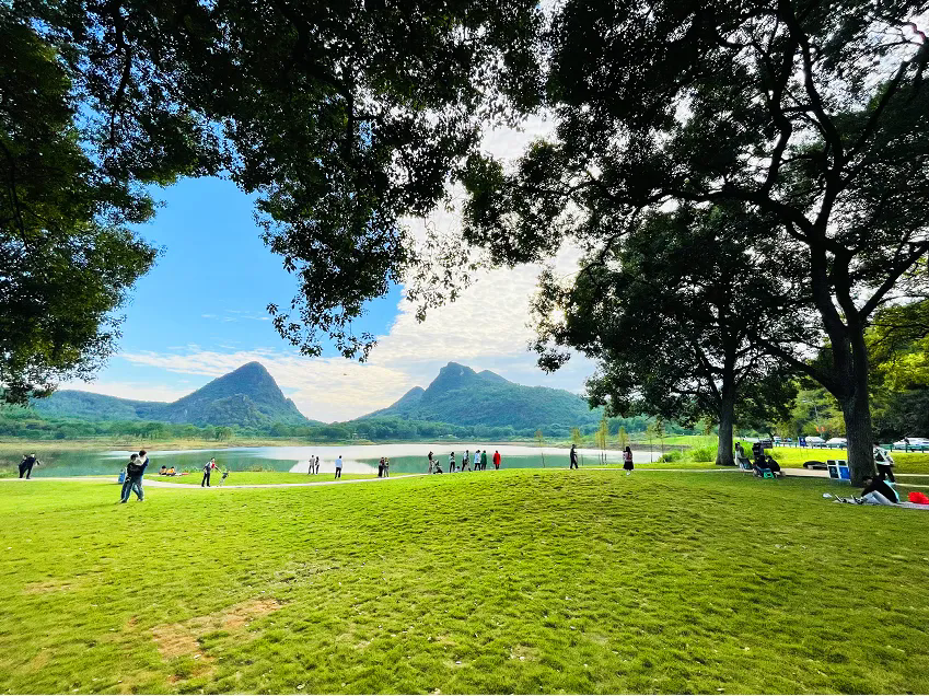 iGuangdong's tweet photo. 🌄🌊The grandeur of high mountains, the mystery of grand canyons, and the rush of rivers… all these natural beauties can be found in #Shaoguan, #Guangdong province.

How about planning a #summer trip there and savoring some coolness?😉 #VisitGD #summervibes @ShaoguanH https://t.co/RHwHTjQnkQ