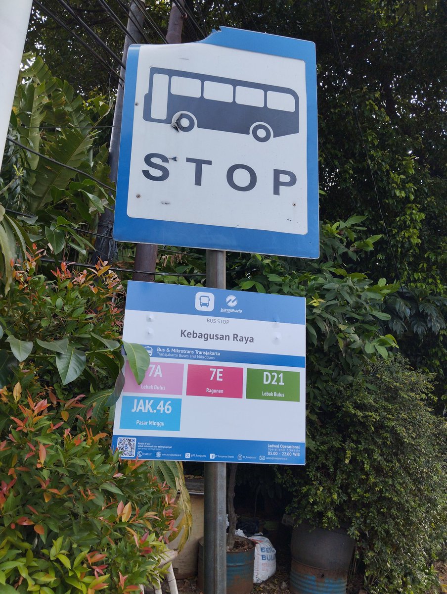 wardhananandi's tweet photo. @PT_Transjakarta Sangat disarankan agar plang kebagusan raya, naik dan turun moda Transjakarta agar dipindahkan ke halte 'lihat foto'( yg memang 14 th lalu sudah berfungsi sebagai halte semestinya) , ada tempat duduk juga. Terimakasih, saya tunggu tindak lanjut nya🙏🙏👌 https://t.co/Q9JrBEnpiu
