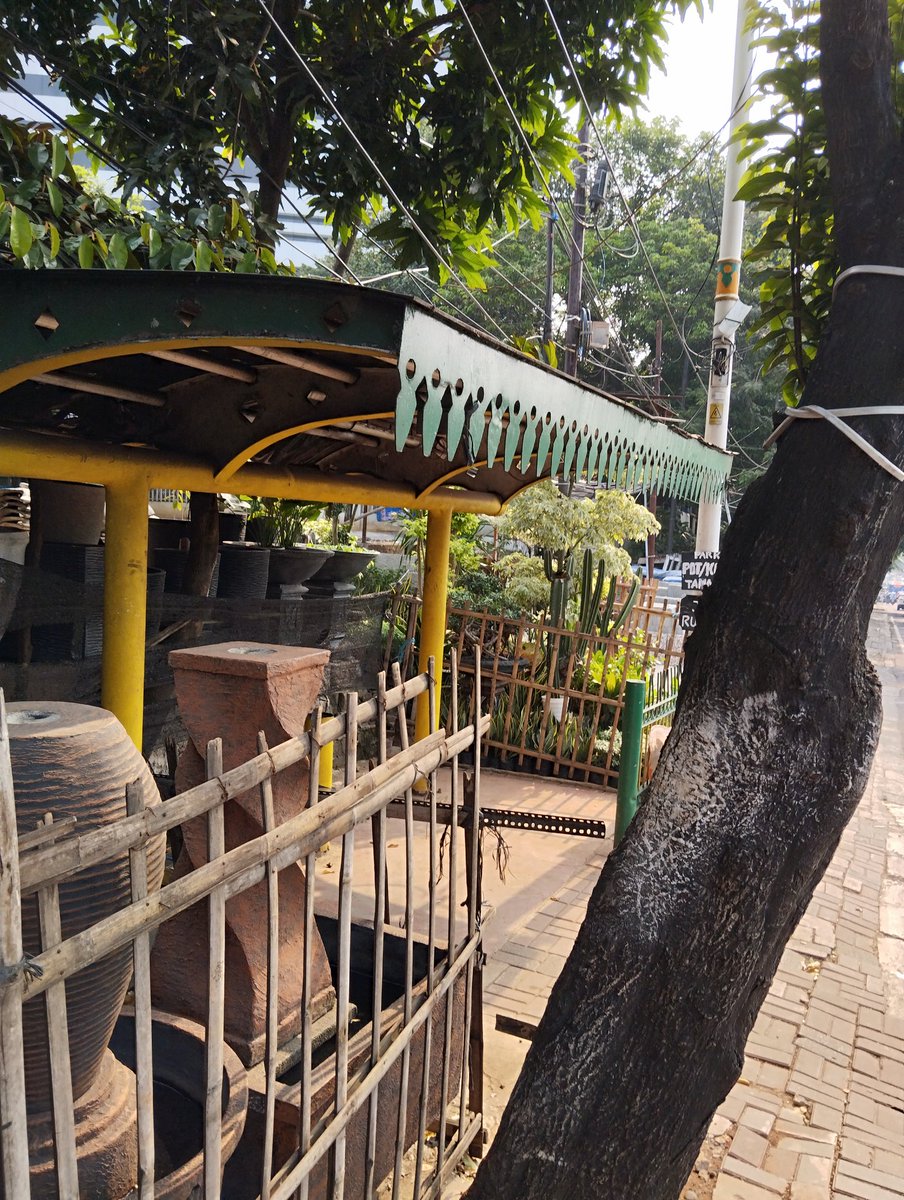 wardhananandi's tweet photo. @PT_Transjakarta Sangat disarankan agar plang kebagusan raya, naik dan turun moda Transjakarta agar dipindahkan ke halte 'lihat foto'( yg memang 14 th lalu sudah berfungsi sebagai halte semestinya) , ada tempat duduk juga. Terimakasih, saya tunggu tindak lanjut nya🙏🙏👌 https://t.co/Q9JrBEnpiu
