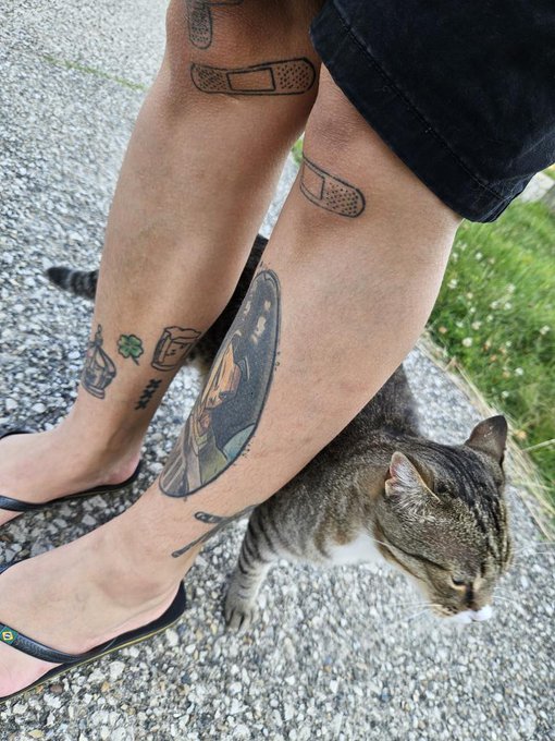 LOPOTICHAT QUI EST VENU ME CARRESSER 😭😭😭😭😭❤️❤️❤️❤️❤️ https://t.co/TcYk3GpjMY