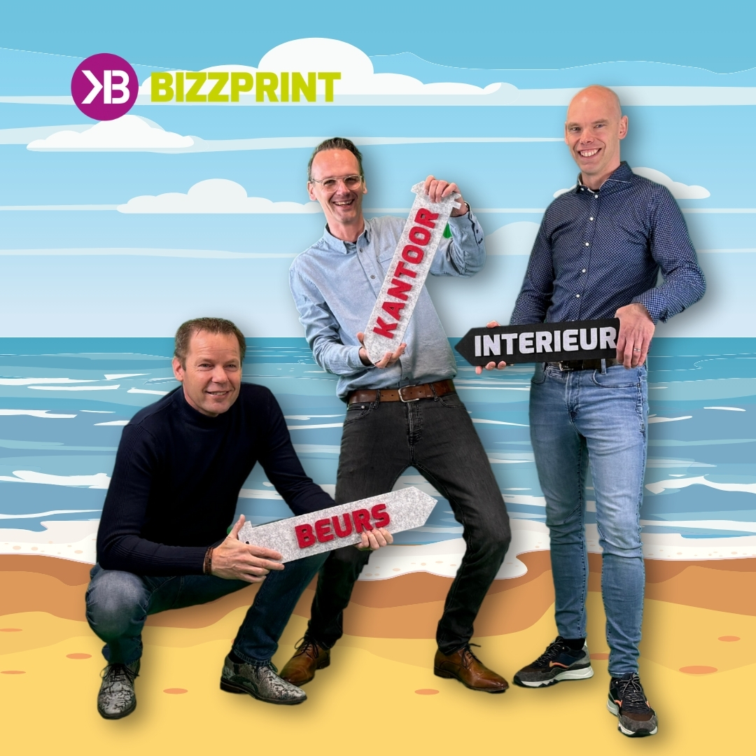 KBizzprint's tweet image. Collega Lourens ruilt de komende weken het kantoor in voor een plekje op strand. Hij mag na een druk jaar eindelijk van z'n welverdiende vakantie gaan genieten😎 

Die knappe kerels links en rechts nemen het de komende drie weken voor hem waar 😆

Geniet van je vakantie Lourens!