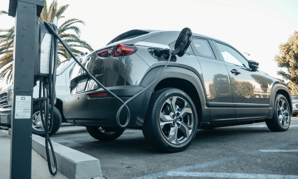 🔋 Los puntos de carga están reservados para los vehículos híbridos enchufables y eléctricos, por lo que aparcar un vehículo de combustión aquí está considerado una falta grave y es sancionable 💷

➕ Infórmate aquí 🔗
racc.es/blog/coche/mul…