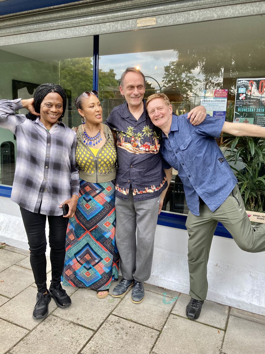 CelebLM's tweet photo. Final session of our ‘Peace is a Feeling’ gatherings in #Brixton The theme was Gratitude - appreciation is the first step, then gratitude can follow effortlessly #FridayVibes watch this space for the next round of workshops! https://t.co/PSbey5mAin