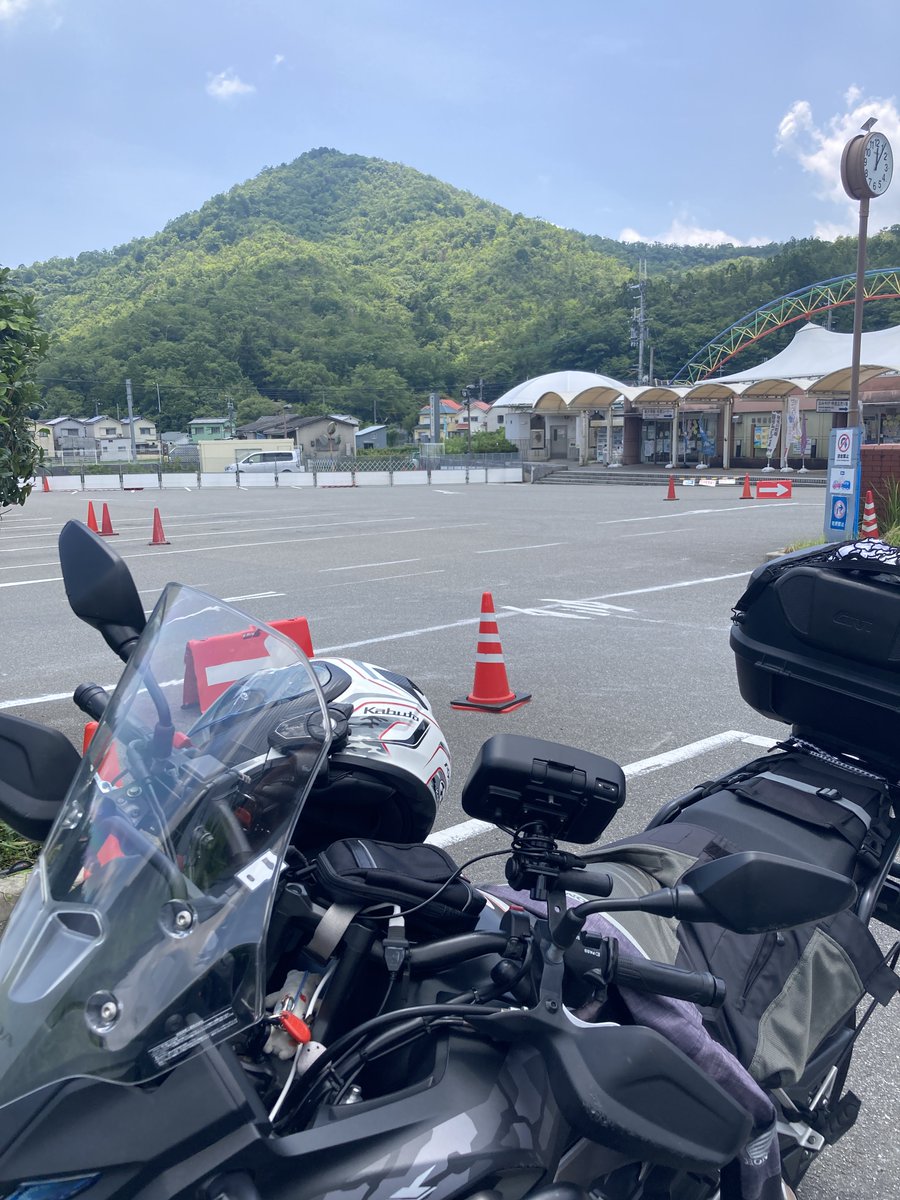 NC56_hiro_7088's tweet photo. #MINICAFE さんを出た後、#道の駅いながわ へ…
駐車場の南側を囲って何か工事していた…
で
#風゜輪 さんへ…
まずは熱々のアタマとカラダを冷やすためにアイスコーヒー…
で
疲れた身体に糖分補給…桃🍑のケーキ… #桃の玉手箱
おみやは… #フィナンシェ …
贅沢な時間を過ごすことができた(^^)v https://t.co/1Zuc0m8bP1