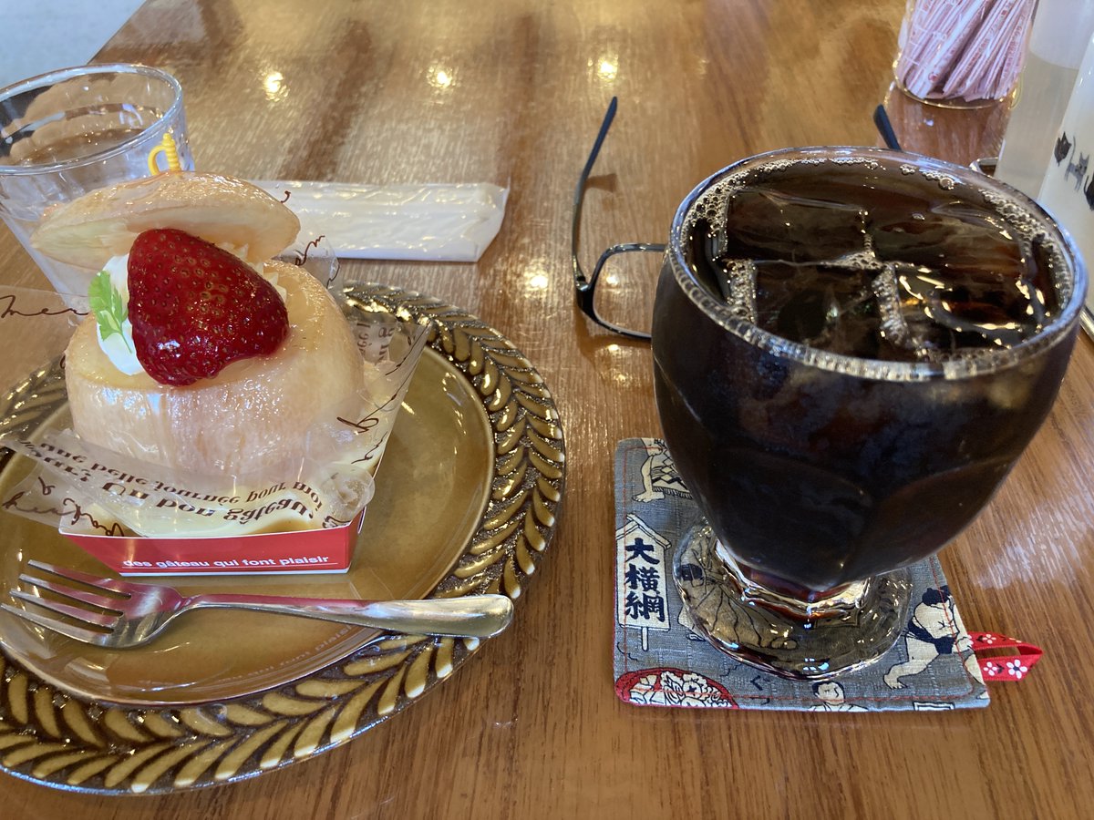 NC56_hiro_7088's tweet photo. #MINICAFE さんを出た後、#道の駅いながわ へ…
駐車場の南側を囲って何か工事していた…
で
#風゜輪 さんへ…
まずは熱々のアタマとカラダを冷やすためにアイスコーヒー…
で
疲れた身体に糖分補給…桃🍑のケーキ… #桃の玉手箱
おみやは… #フィナンシェ …
贅沢な時間を過ごすことができた(^^)v https://t.co/1Zuc0m8bP1