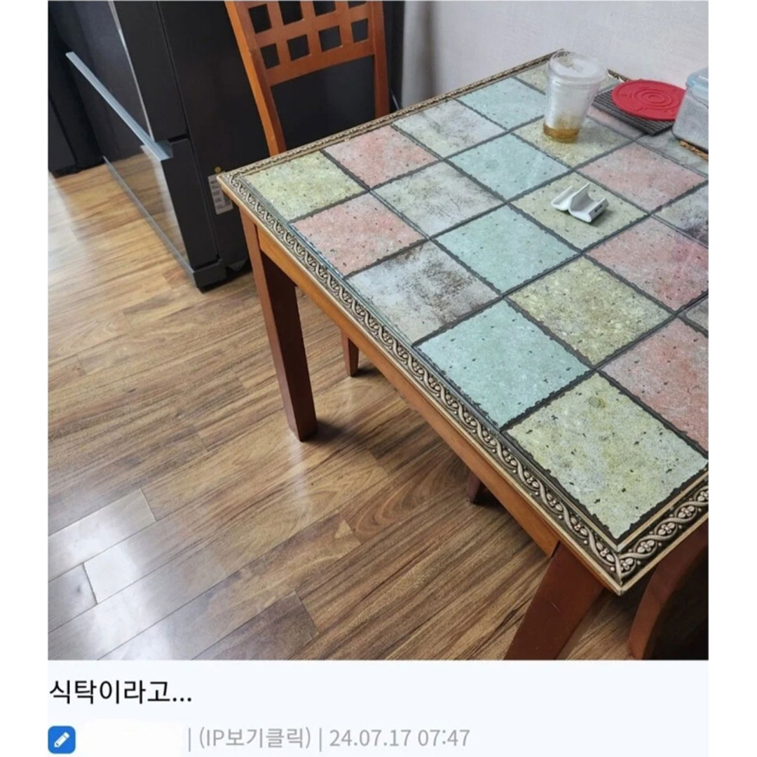 bighwanjang1's tweet photo. 화장실에서 맥모닝 먹는 사람 https://t.co/8YxQE8IdNt