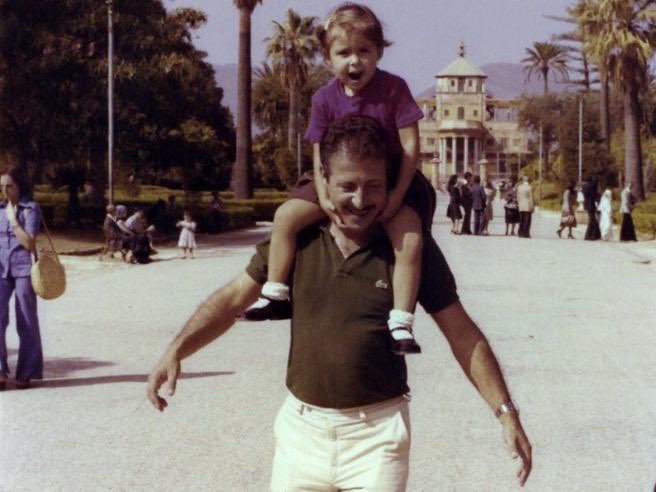 ItsFrancys's tweet photo. “Parlate della mafia. Parlatene in televisione, alla radio, sui giornali. Però parlatene.”
19.07.1992, #PaoloBorsellino https://t.co/4SMd5bZxQz