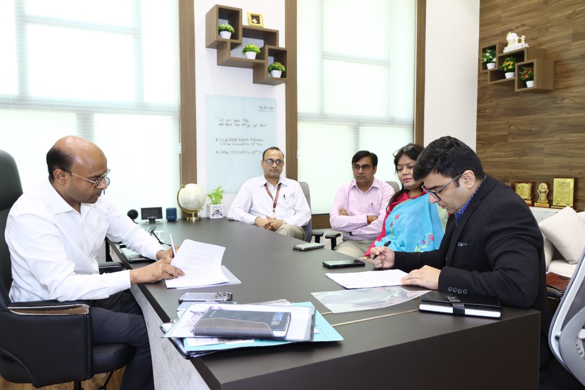 Kiet_edu's tweet image. On July 17, #KIET_Group_of_Institutions signed an #MOU with #Xebia to offer specialized courses aligned with industry needs. 
#kiet_group_of_institutions #KIETGZB #kietengineeringcollege #KIET #AKTU #AICTE #Innovation #IndustryAlignment #SkillEnhancement #Education