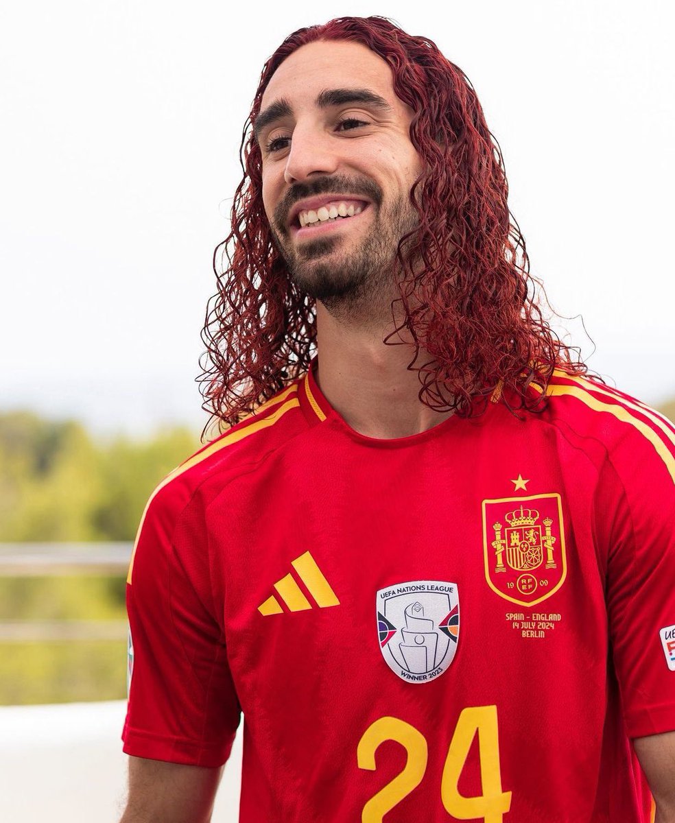 FabrizioRomano's tweet image. 🔴🇪🇸 Marc Cucurella with red hair after winning the Euros, as he promised.