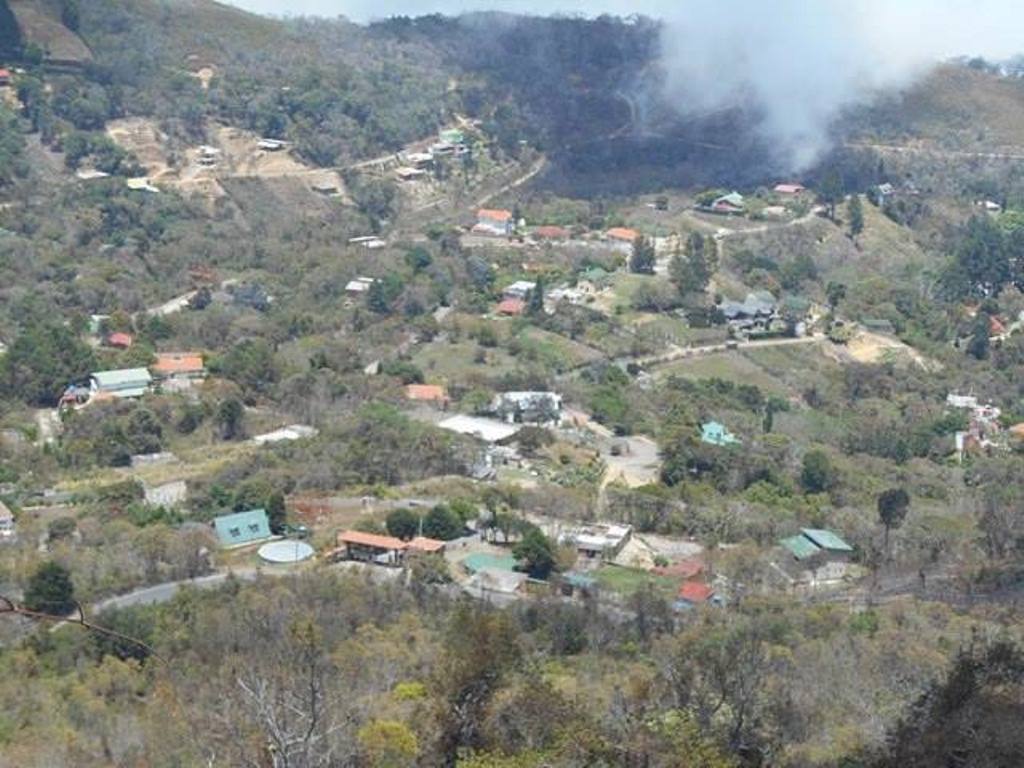 seturinca's tweet photo. #Terreno de 1764 mtrs2 en venta 

📍 El Junquito - La Niebla

Posee:

1764 mtrs2

Vigilancia privada 👮🏻‍♂️

Además incluye: servicio de agua, asfaltado.

Si desea más información, enviamos un mensaje privado  📲

Para una vista más detallada del terreno:
 
https://t.co/Kmjo7YlPg5 https://t.co/7mHaySC0bk