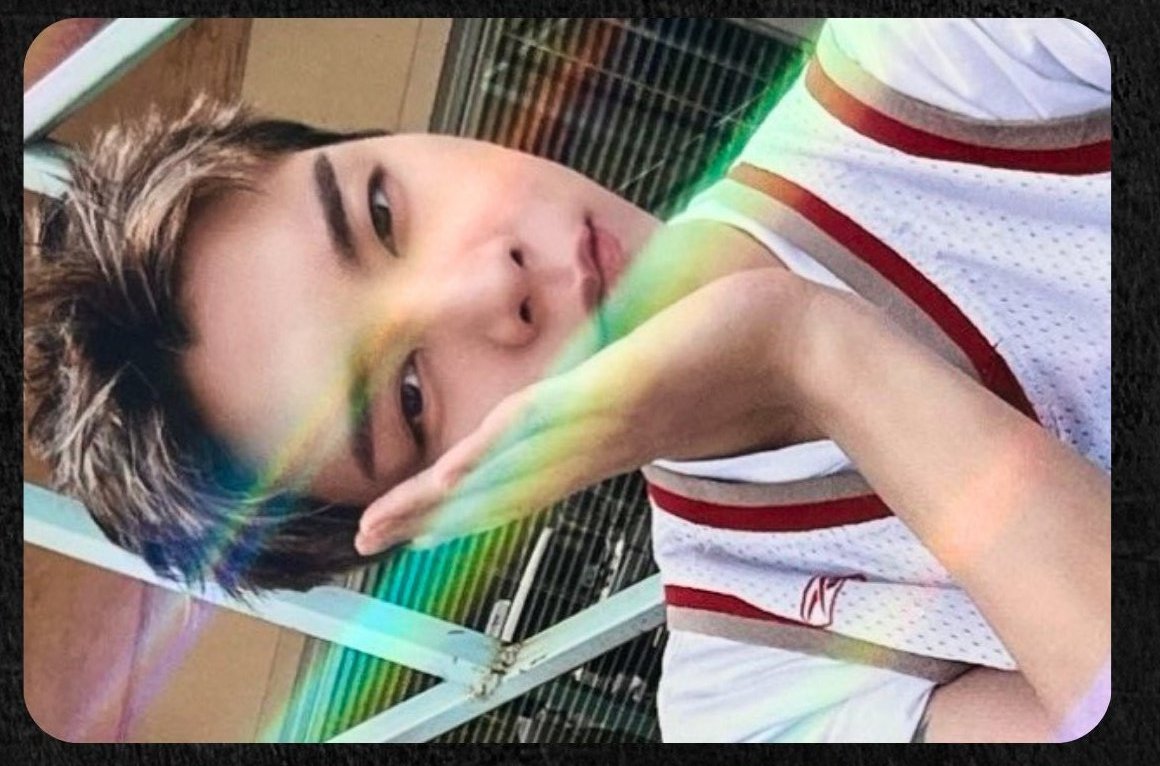 suhloism's tweet photo. Johnny's photocard game is crazy for this era https://t.co/FuqICWa8mp
