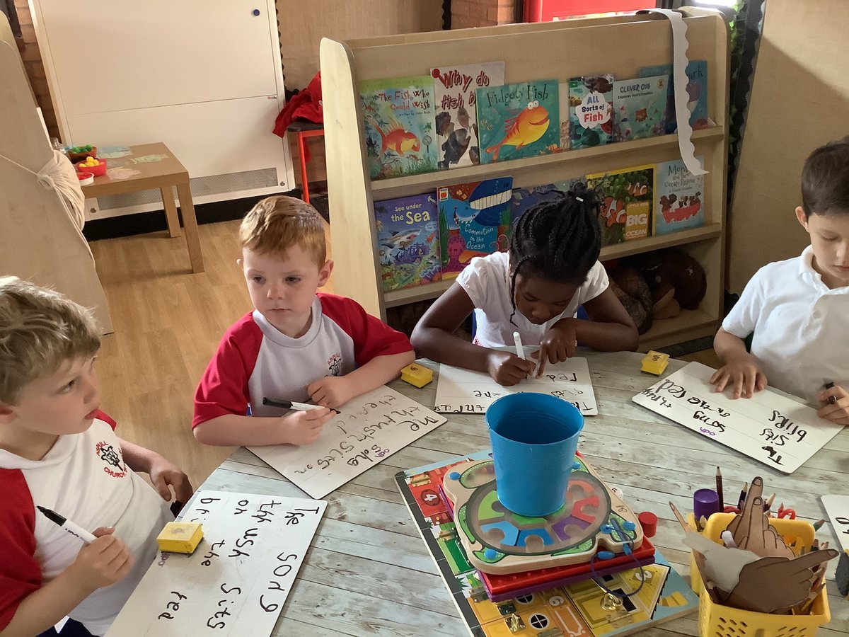 ClassRAspull's tweet photo. Our last dictation in Reception! 🥹 #acpseyfs #acpsphonics #soundswrite https://t.co/2HtCg3sBw9