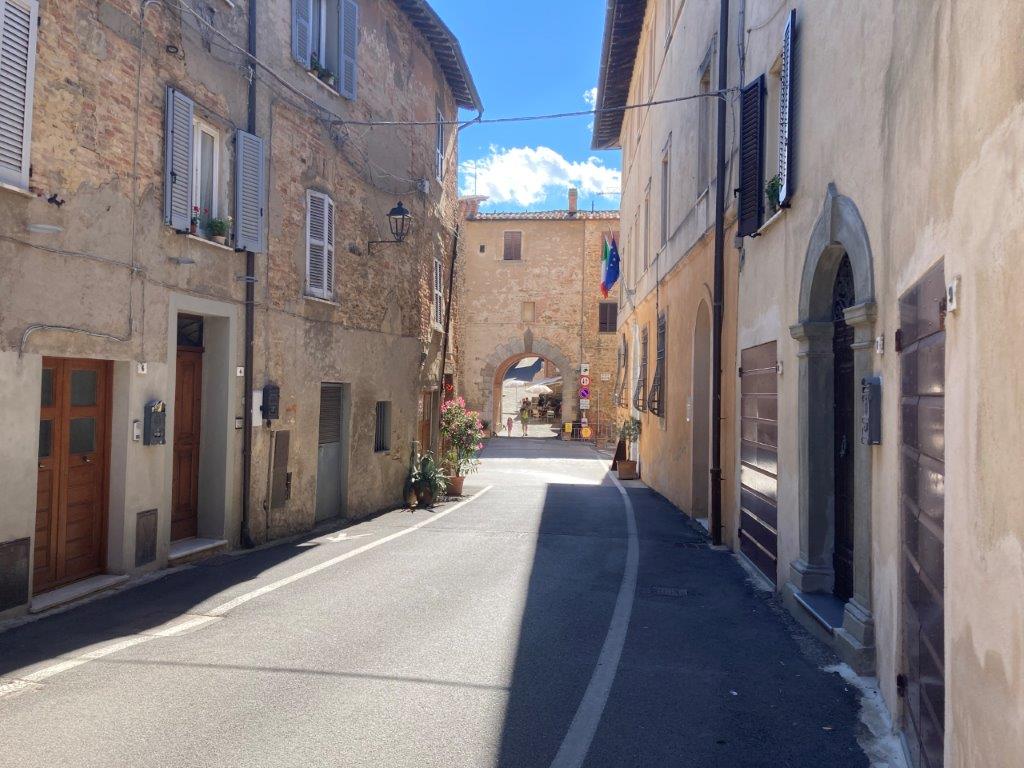 italianhouses's tweet photo. https://t.co/2JJNviqmZC
A few steps from the historic centre of #Panicale, charming #Umbrian apartment on two levels with splendid views on #Lake #Trasimeno and basement cellar. €98,000.
#italy #property #umbria #paesaggiumbri #perugia #luxury #luxuryhomes https://t.co/I20gmogq5B