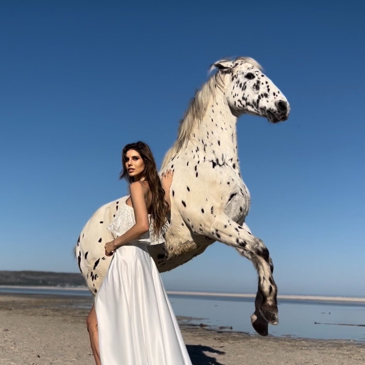 we’re finally More Than Friends 😍 

New Music OUT NOW! 

lnk.to/CaraFrewMoreTh…