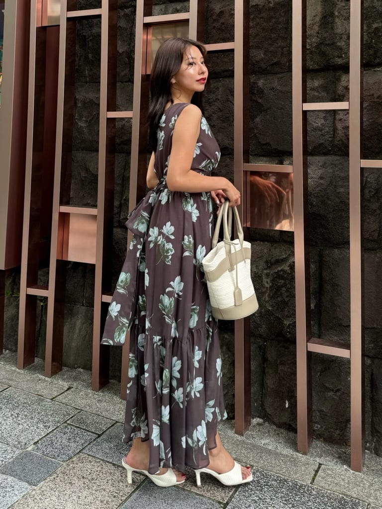 ハーリップトゥー アネモネ　カシュクール　ロングドレス 女性らしいカシュクールがデコルテを美しくみせてくれるアネモネ柄の