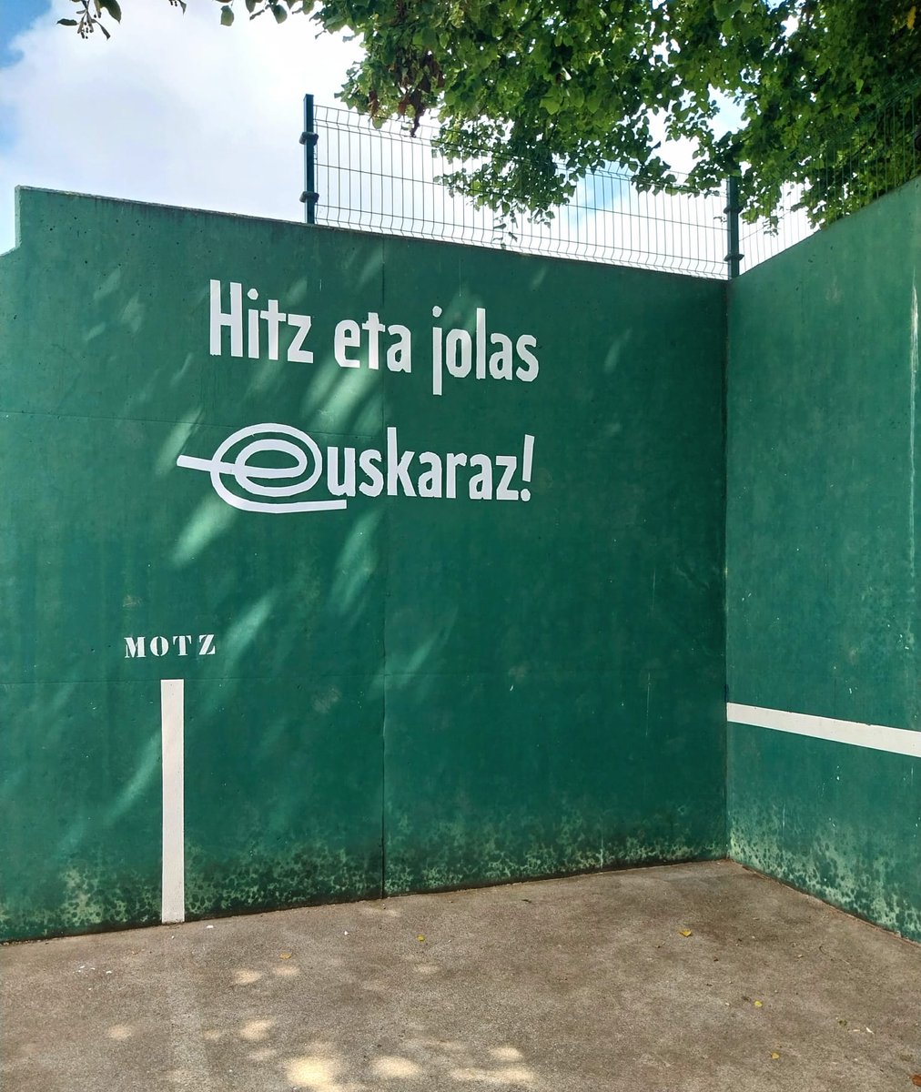 EHEbizi's tweet photo. Getariatik iritsi berri zaigun irudia💚💚💚 Hori bai dotorezia!!!

Kresal usaina nola, zabal dezagun euskara lau haizetara💫 https://t.co/UHymJEuJyn