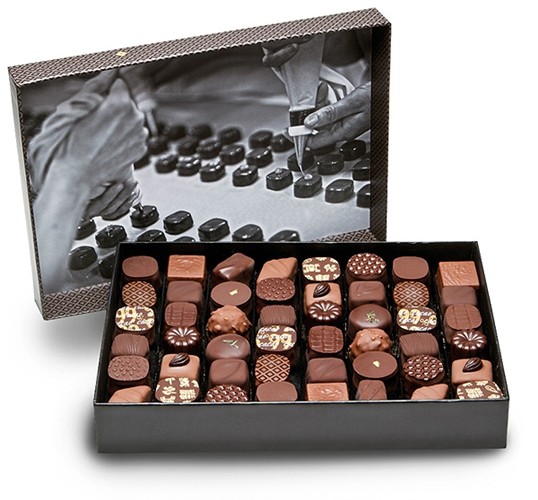 ChocTradingCo's tweet photo. Gourmet chocolate gift boxes from the most coveted chocolate makers... https://t.co/WYrvkfCWmN shop online now.  #chocolategift #chocolatebox #gourmet #luxurylifestyles https://t.co/wmp6Ltje4W