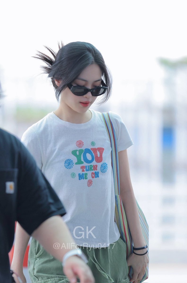 AllForRyu0417's tweet photo. 240719 ICN
🫨
#ITZY #있지 #RYUJIN #류진
@ITZYofficial https://t.co/ijepPga4fx