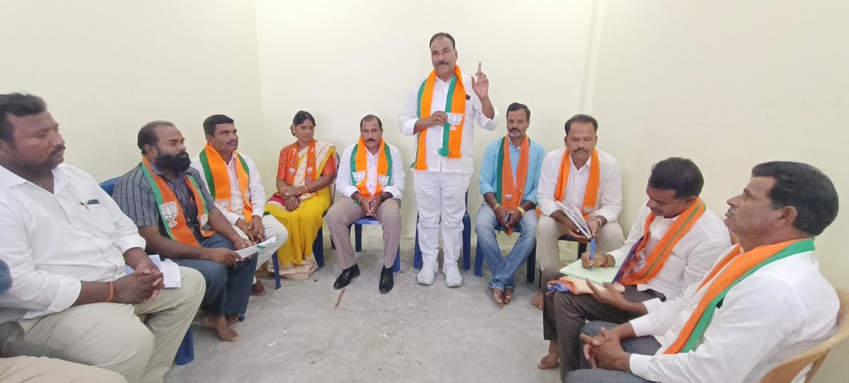 BanalaBjp's tweet photo. తాడ్వాయి మండల  కార్యవర్గ సమావేశం  మండల కేంద్రంలో మండల అధ్యక్షులు సంతోష్ రెడ్డి గారి ఆధ్వర్యంలో నిర్వహించడం జరిగింది.

ముఖ్య అతిథిగా  రాష్ట్ర కార్యవర్గ సభ్యులు బాణాల లక్ష్మారెడ్డి గారు హాజరవడం జరిగింది
@bandisanjay_bjp
@BJP4Telangana
@drlaxmanbjp
@Eatala_Rajender @kishanreddybjp https://t.co/jPakGvqLiD