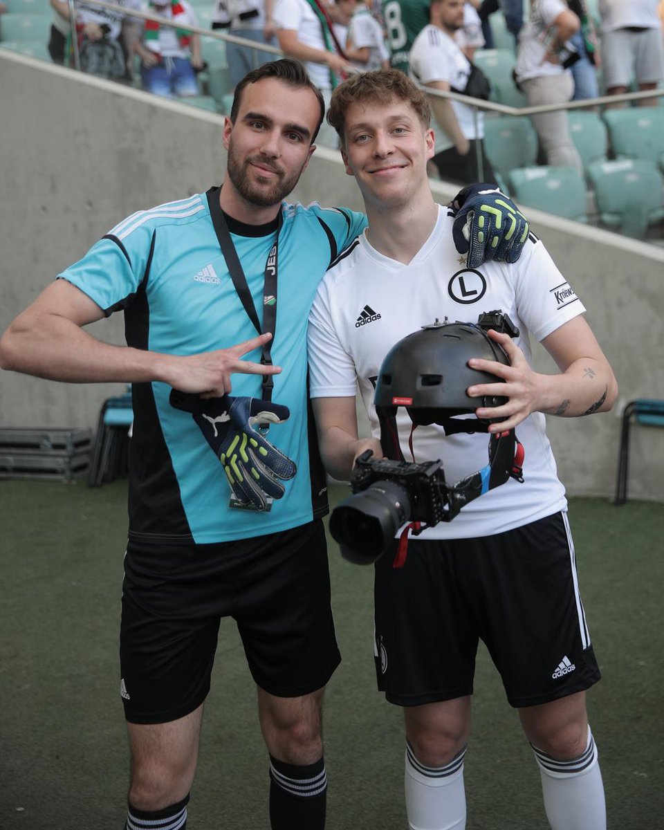 PopularnyOkrach's tweet photo. ̷S̷y̷t̷e̷  ambitne koty!

@PaweFeliciak i Legia Media Team jak zwykle wzorowa robota! Widzimy się już w sobotę 👊

📸@mat_kostrzewa https://t.co/5XElvaANCn