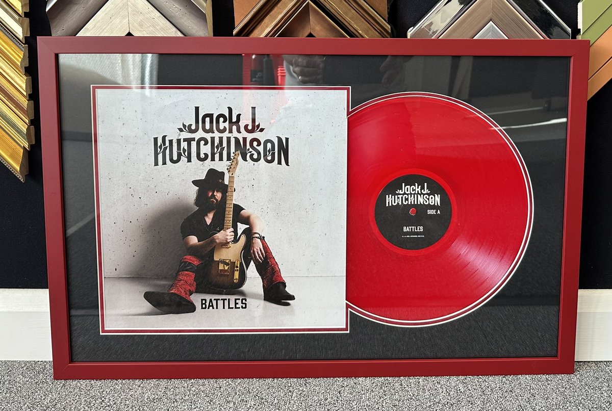 easyframeUK's tweet image. Customer was very pleased with there @JackJHutchinson framed ‘Battles’ vinyl 🤘🏻🤘🏻
