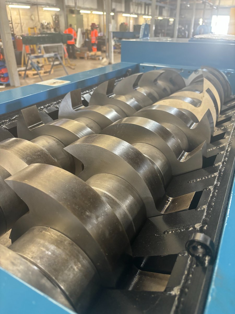 UlsterShredders's tweet photo. Happy Friday!
U-45 manufactured and supplied to the customer to assist in pre processing of production requirements ♻
To arrange a quote, contact our team today:
📩info@ulstershredders.com
📞028 7965 0050
#productionprocessing #shredders #shredding #wastemanagement https://t.co/JnhZfFyVws
