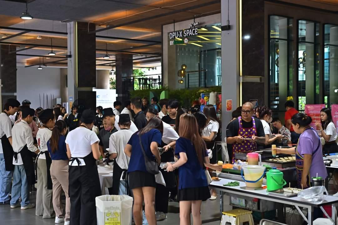 DPU_THP's tweet photo. กิจกรรมสุดประทับใจ“START STREET FOOD สู่ธุรกิจ 200 ล้าน“ โดยม.ธุรกิจบัณฑิตย์และและบรรษัทประกันสินเชื่ออุตสาหกรรมขนาดย่อม (บสย.) 📷ฟัง talk สุดปังเกี่ยวกับการเริ่มต้นทำธุรกิจที่ประสบความสำเร็จอย่างยั่งยืน โดยเฮียณพ หมูปิ้ง 200 ล้าน พร้อมเดินตลาดช็อปของกินสุ��อร่อยตลอดงาน https://t.co/cJK0oM7GtO