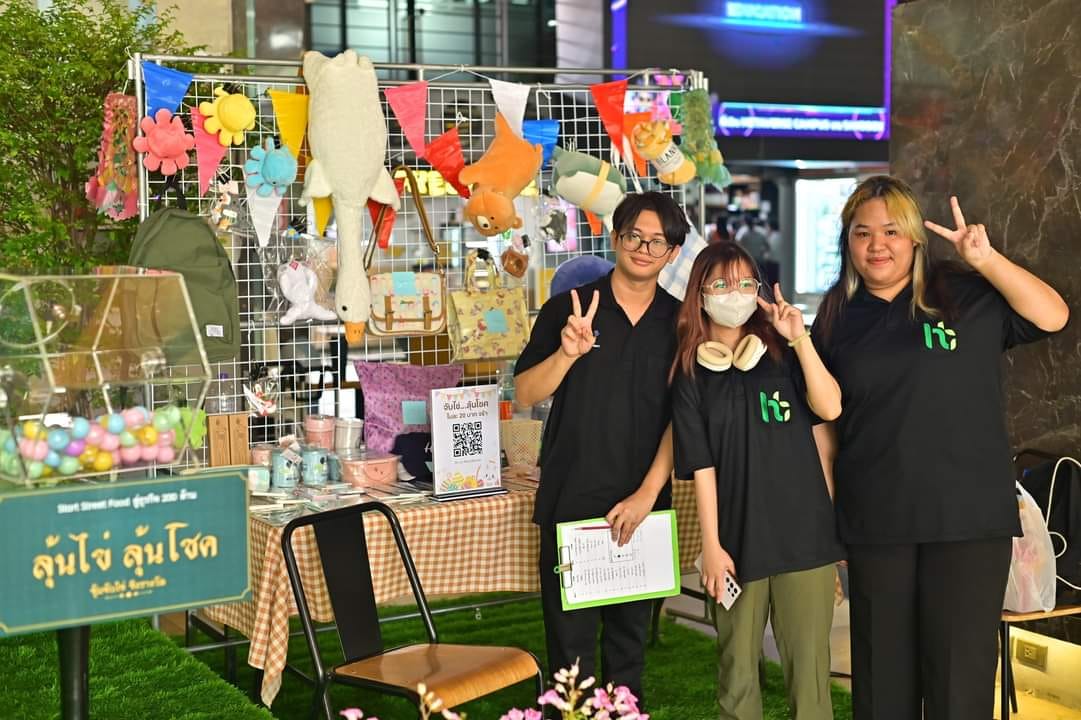 DPU_THP's tweet photo. กิจกรรมสุดประทับใจ“START STREET FOOD สู่ธุรกิจ 200 ล้าน“ โดยม.ธุรกิจบัณฑิตย์และและบรรษัทประกันสินเชื่ออุตสาหกรรมขนาดย่อม (บสย.) 📷ฟัง talk สุดปังเกี่ยวกับการเริ่มต้นทำธุรกิจที่ประสบความสำเร็จอย่างยั่งยืน โดยเฮียณพ หมูปิ้ง 200 ล้าน พร้อมเดินตลาดช็อปของกินสุ��อร่อยตลอดงาน https://t.co/cJK0oM7GtO