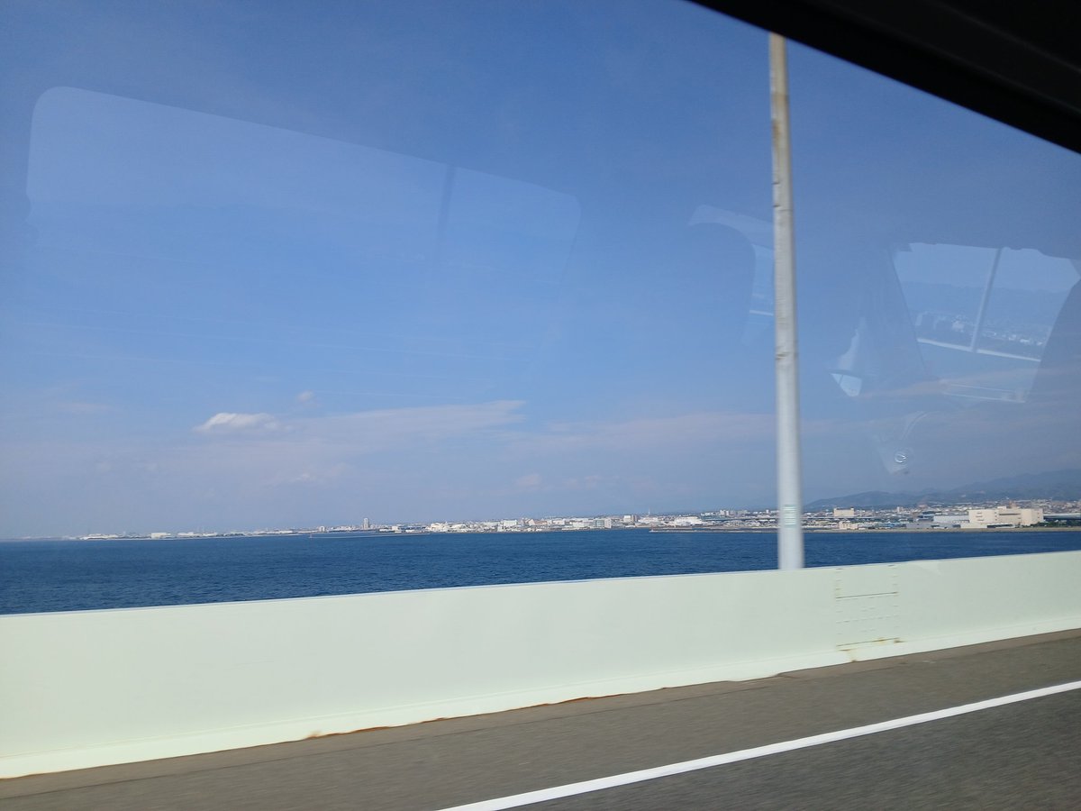 TieAoki's tweet photo. Com licença, estou no Japão https://t.co/KXga1lQy0D