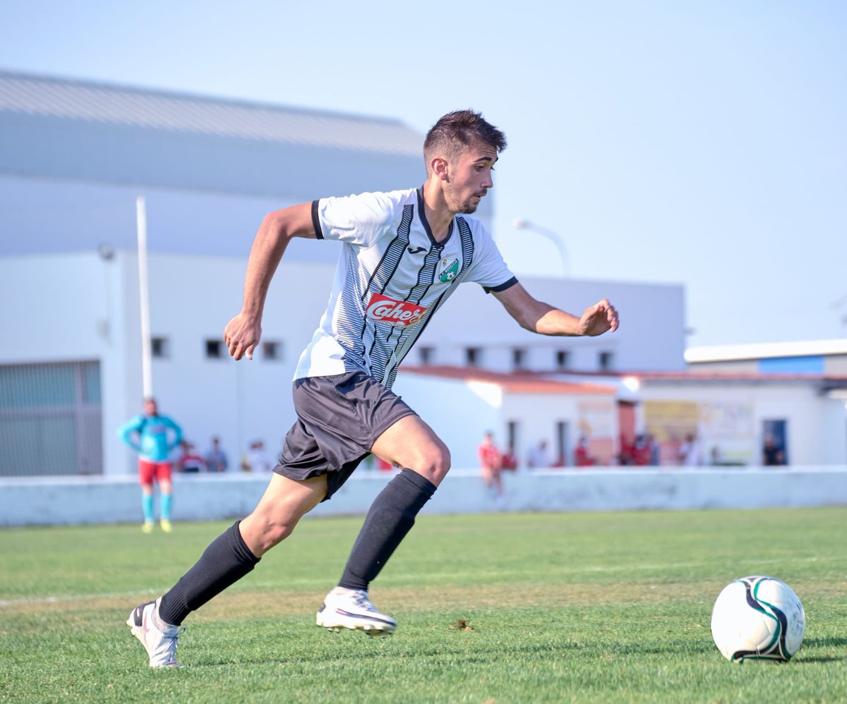 FICHAJE!! 🔴⚪️

Josele!!!

Lateral derecho procedente del Moraleja se une a nuestro proyecto 💪🏻

Bienvenido <a href="/Joserp23_/">Jose Antonio Rivero</a>