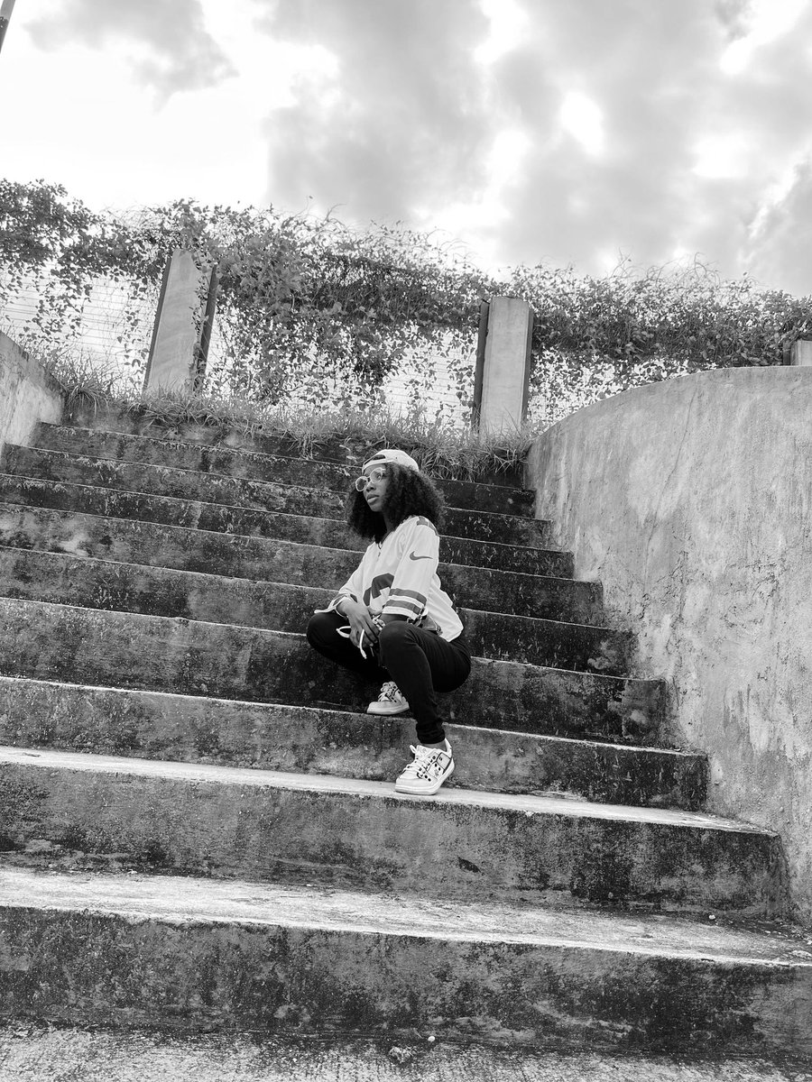 Amomentwithbee's tweet image. 3/4

Gm gm 
#FYB_WEEK #Jerseyday