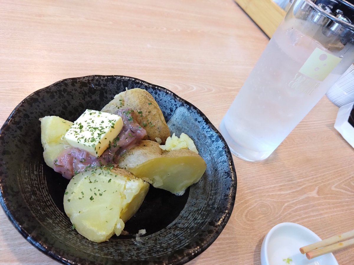 doutoudouyo's tweet photo. 塩辛じゃがバターは、塩辛が美味しくないと…
臭っ… https://t.co/uoj8Gx2lCC