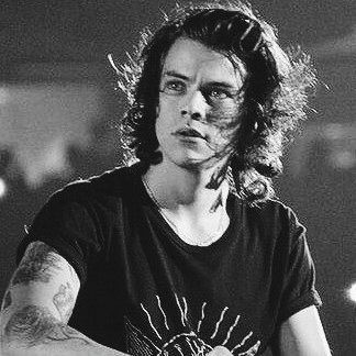 angelbyhouaylor's tweet photo. os larry

l'ouis tuvo un accidente de carretera lejos de casa y quedó varado, pero busca la manera de hacerle saber a su novio que está bien para que no se preocupe

un amable viajero le lleva un mensaje a h'arry, el novio de l'ouis, quien no ha sabido nada de su pareja hace días https://t.co/ECJzWSKtba