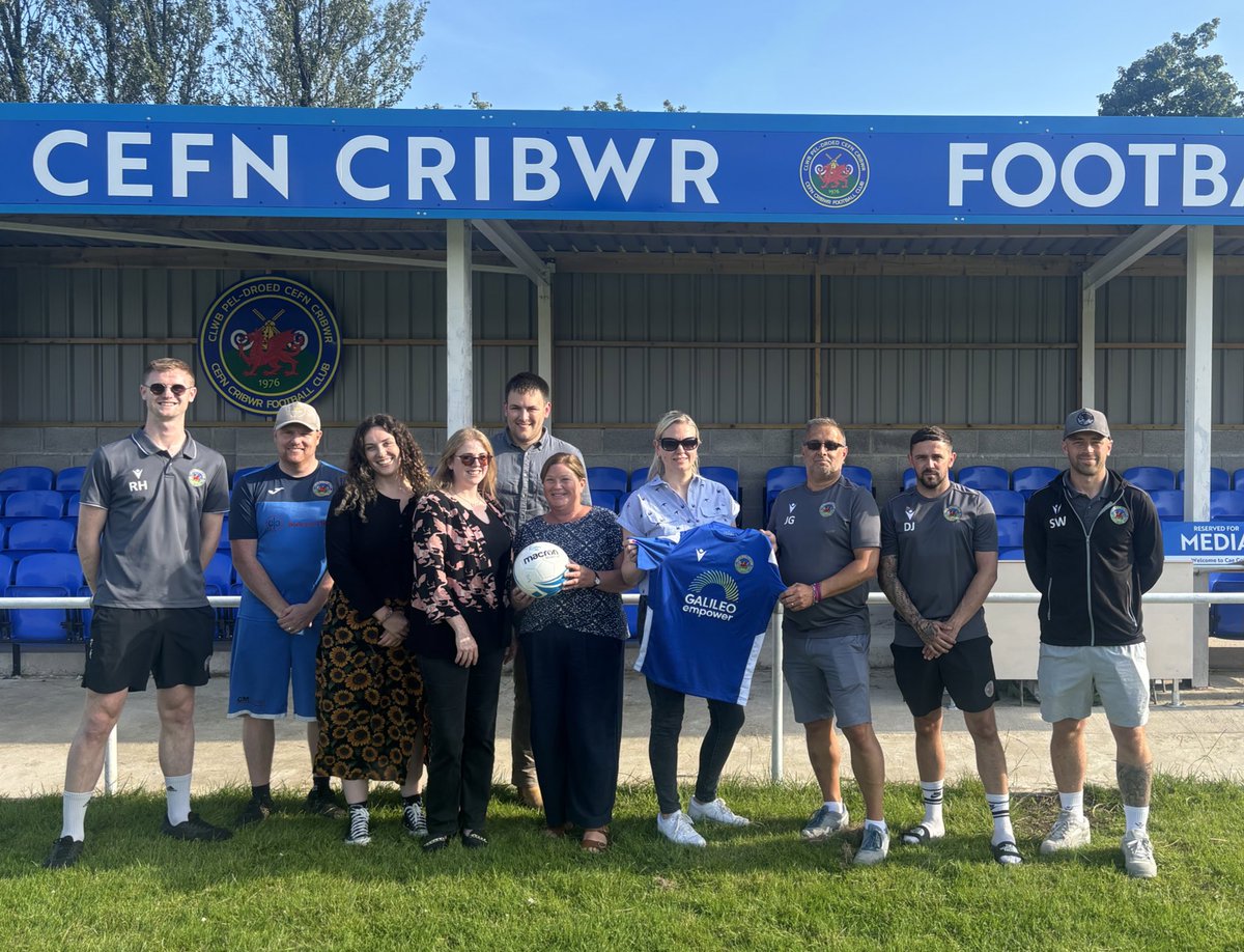 CefnCribwrFC's tweet photo. 🤝 We were delighted to welcome main kit sponsors Galileo Empower to Cefn Cribwr yesterday afternoon, where they were shown around the new facilities at Cae Gof and presented with a new home shirt by players &amp; committee!

💙 Thank you very much for your support!

#Riders https://t.co/Aw56AnksHa