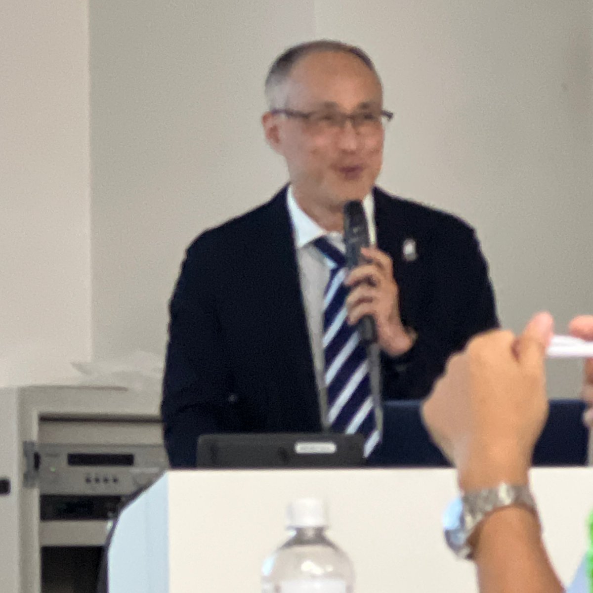 kuma_gastro's tweet photo. 第4回LINCK
熊本大学病院臨床医学研究棟でLINCKが開催されました。
LINCKは若手研究者を対象に生活習慣病が関係する診療科をまたいだ研究会になります。今回は開会の挨拶を渡邊先生、一般演題で長岡先生が発表されました。
#熊本大学 #消化器内科 #研究 #LINCK #生活習慣病 https://t.co/j1xgBv4nUb