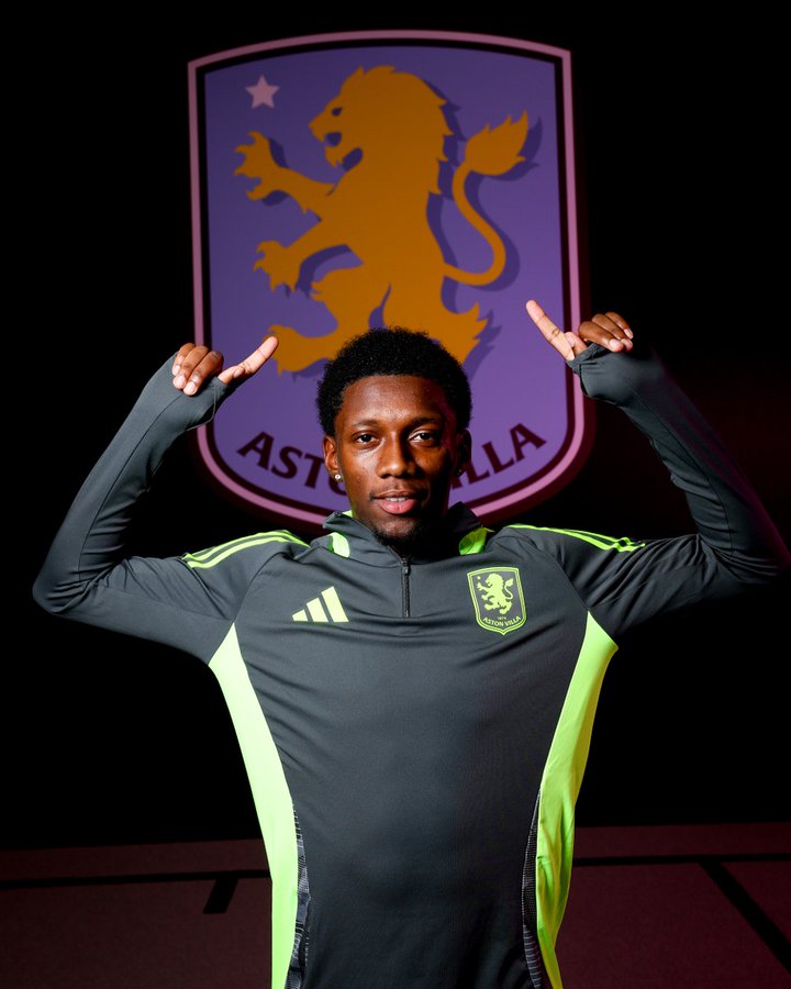 Jaden Philogene présenté lors de son retour à Aston Villa