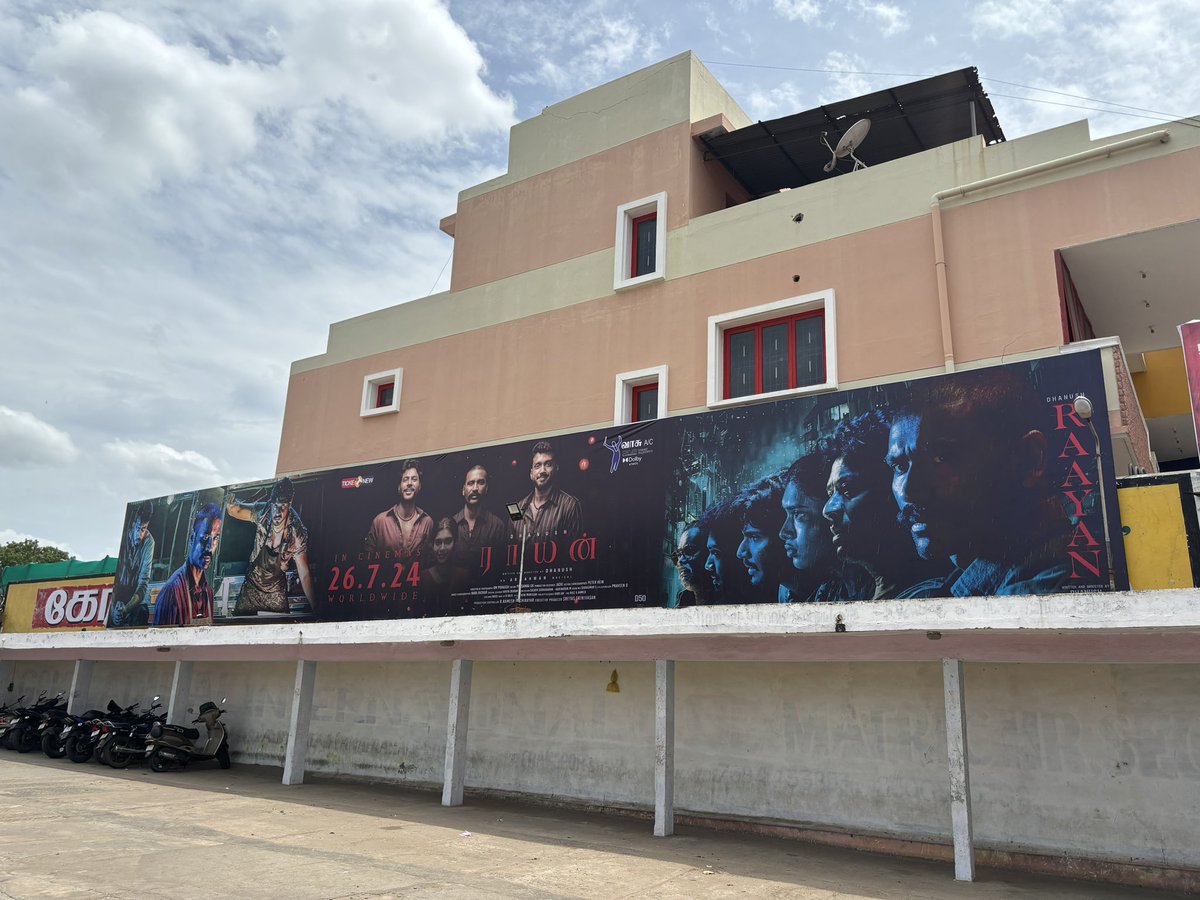 vasutheatre's tweet photo. #Raayan Big Banner Placed in our theatre
Special video of #Raayan Big Banner Placement at VASU drops out today evening
Stay tuned
@dhanushkraja @theSreyas @sunpictures @sembian_ @selvaraghavan @iam_SJSuryah @arrahman
#RaayanAtVasu https://t.co/p49MzsmGcv