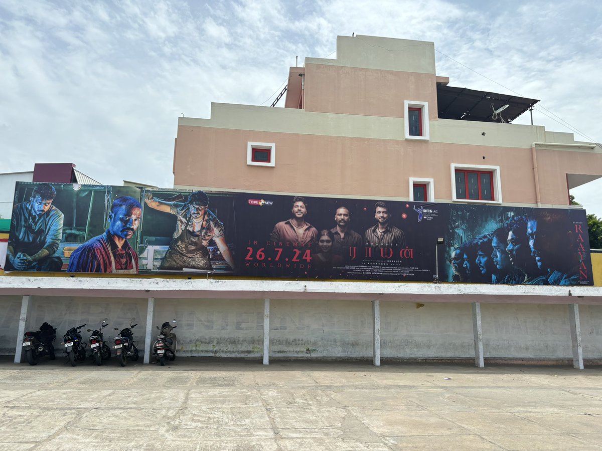 vasutheatre's tweet photo. #Raayan Big Banner Placed in our theatre
Special video of #Raayan Big Banner Placement at VASU drops out today evening
Stay tuned
@dhanushkraja @theSreyas @sunpictures @sembian_ @selvaraghavan @iam_SJSuryah @arrahman
#RaayanAtVasu https://t.co/p49MzsmGcv