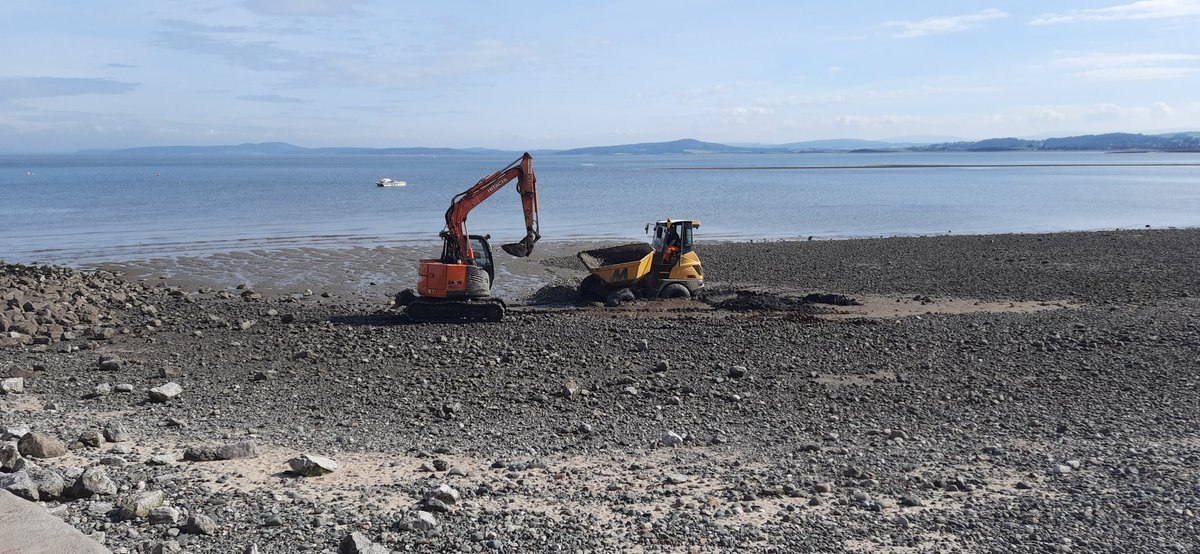 Oh dear! Tried suggesting they use the pile of small stones for some traction under the wheels but: " It's all right we know what we're doing!" Kind of the response I expected being female! (DW)