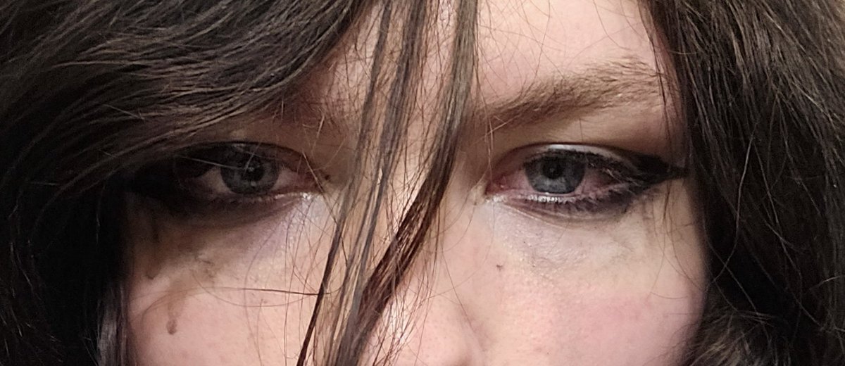 Valerie🦇 tweet media