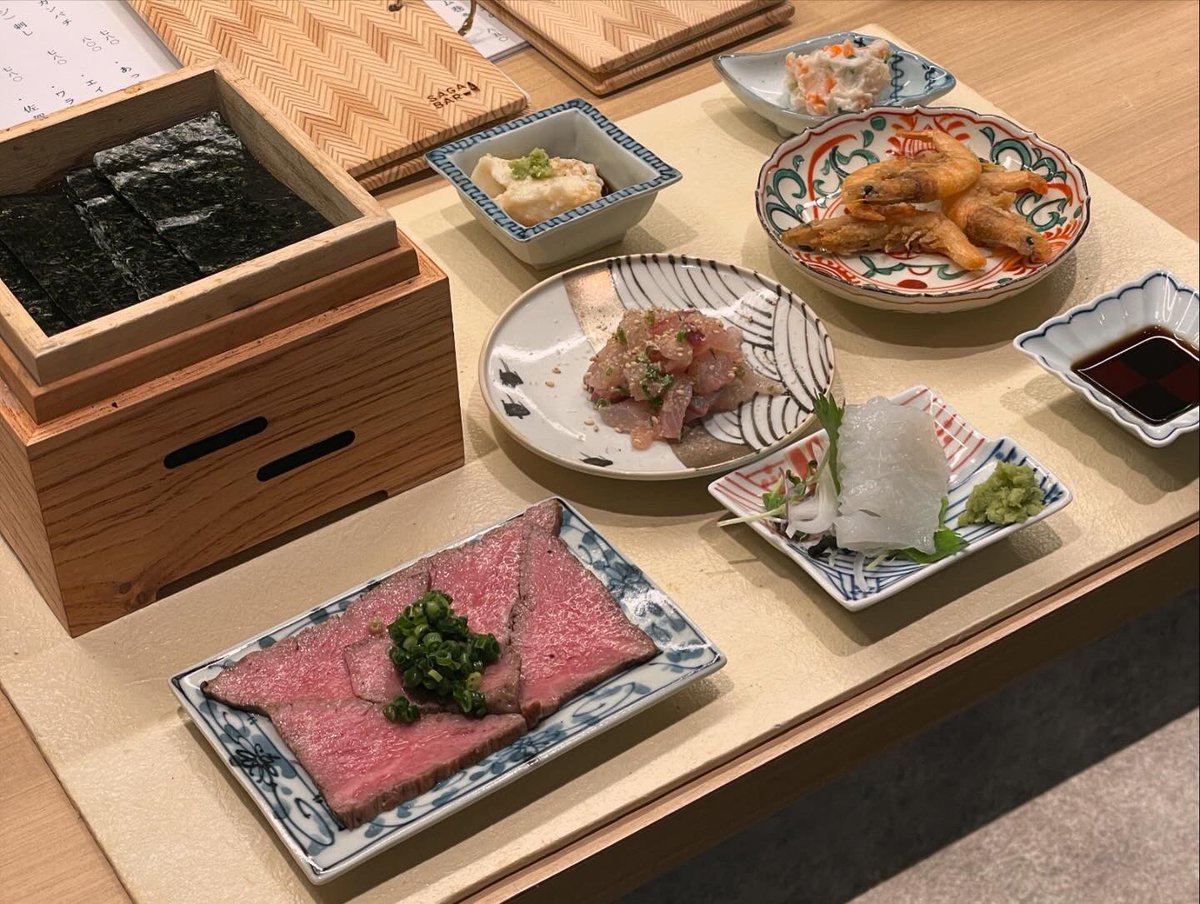 tak_0416's tweet photo. 佐賀県庁で打ち合わせしたので、県が佐賀酒のアピールで取り組むSAGA BARへ寄り道。
駅直結の高架下で立ち寄りやすく、効率的だけど質感も高い空間で、なにより飲食メニューが素晴らしい。
この価格でこのクオリティは、ふらっと立ち寄るには文句なしに最高です。
佐賀へお越しの際はぜひお試しあれ。 https://t.co/H91q8bHAQw