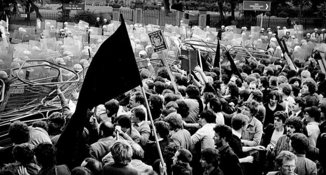 1922_adrian's tweet photo. Battle of Ballsbridge
#Dublin
#Resistance
#HBlocks

18 July 1981

History teaches us that only through struggle and resistance can bring a Revolution. https://t.co/PpExXyMOEf